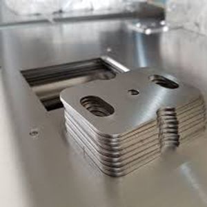 Fiber Laser Cutting Machine (Medium-thickness Metal Cutting)